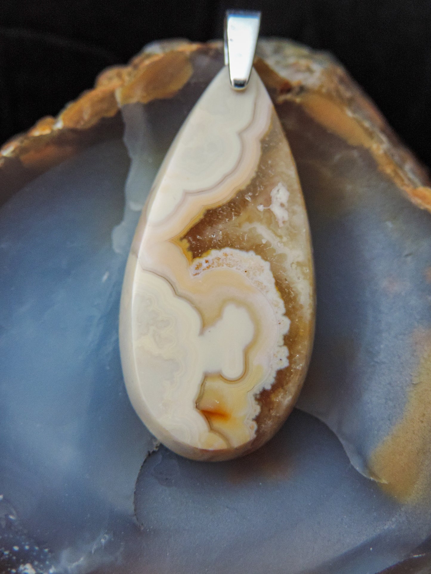 Brown Lace Agate pendant from West Sumatra., makes a great gift for everyone.