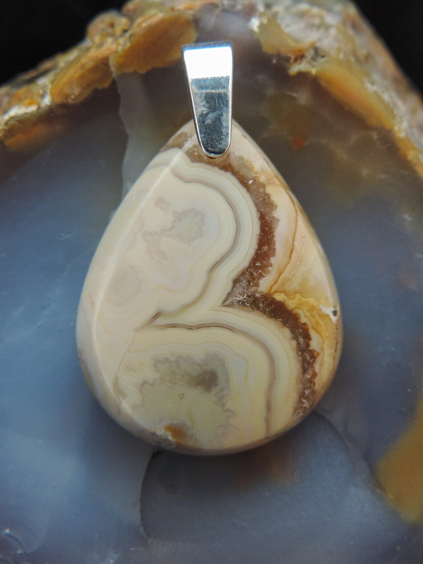 Brown Lace Agate & Sterling Silver Pendant. Brown Lace Agate from West Sumatra.
