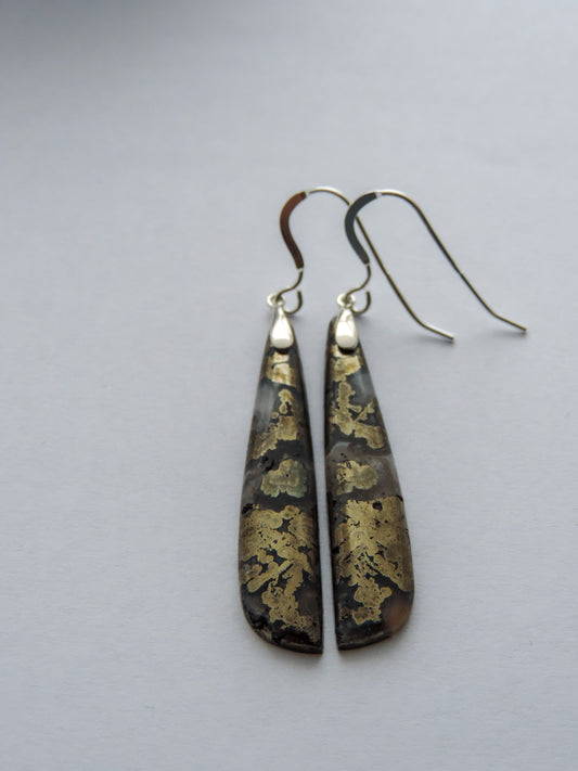 Marcasite & Sterling Silver Earrings  Marcasite has been a valued by many civilizations throughout history.  The word marcasite is a derivative of the Arabic word “markashatsa,” or “fire stone.”  This term isn’t in reference to its metallic shine.  Marcasite can actually spark when struck with iron or flint.