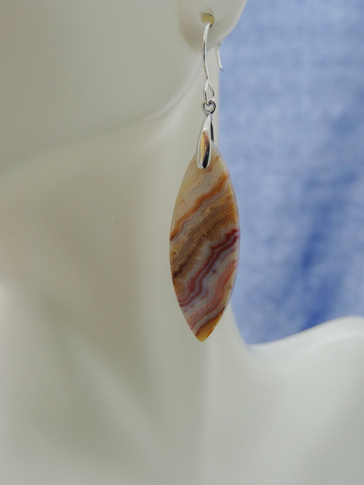 The diversity and complexity of Indonesian agates suggests their genesis occurred over great geological time periods during which a variety of formation conditions existed. Find your perfect Indonesian Lace Agate Earrings on our store!