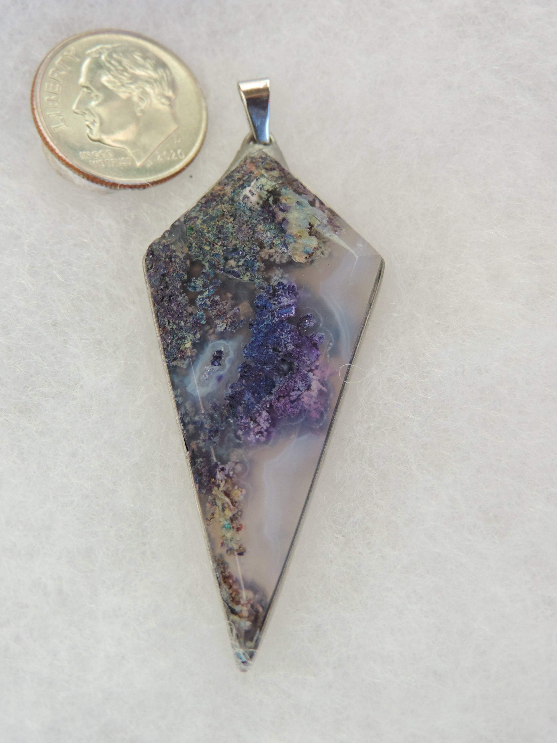 Moss Agate Pendant.  Indonesian Agates exhibit a wide variety of colors and amazing complexity.  No two agates are exactly alike, each one being a unique and beautiful creation!