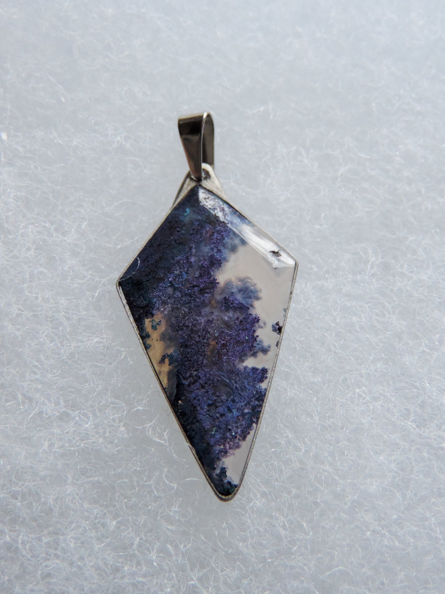 Moss Agate Pendant. Indonesian Agates exhibit a wide variety of colors and amazing complexity. No two agates are exactly alike, each one being a unique and beautiful creation! Agates with multiple bands of color are known as fortification agates, those with dendritic or moss looking inclusions are referred to as moss agate and many others are given descriptive names relative to their appearance or where they are found.