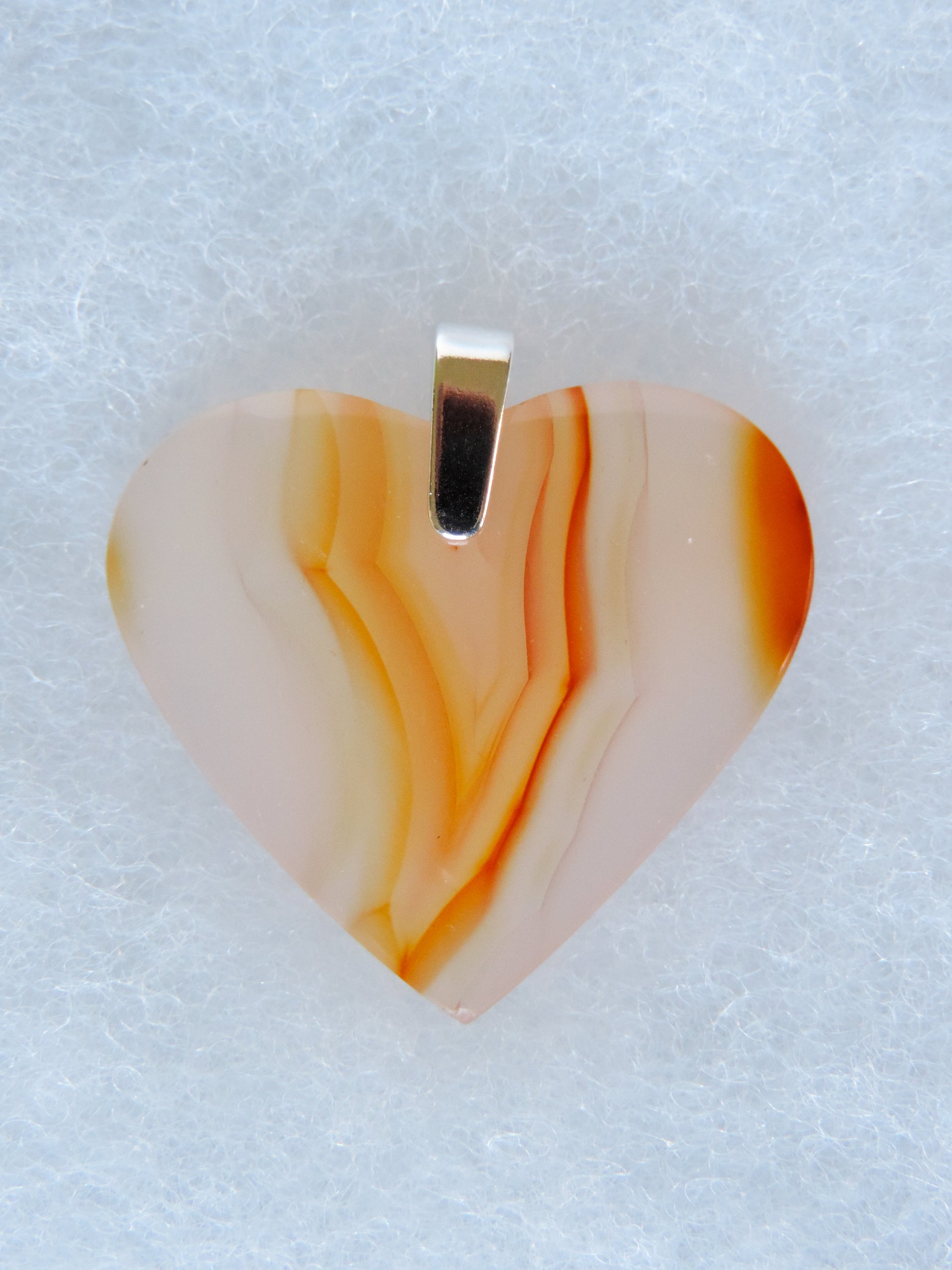 The diversity and complexity of Indonesian agates suggests their genesis occurred over great geological time periods during which a variety of formation conditions existed.