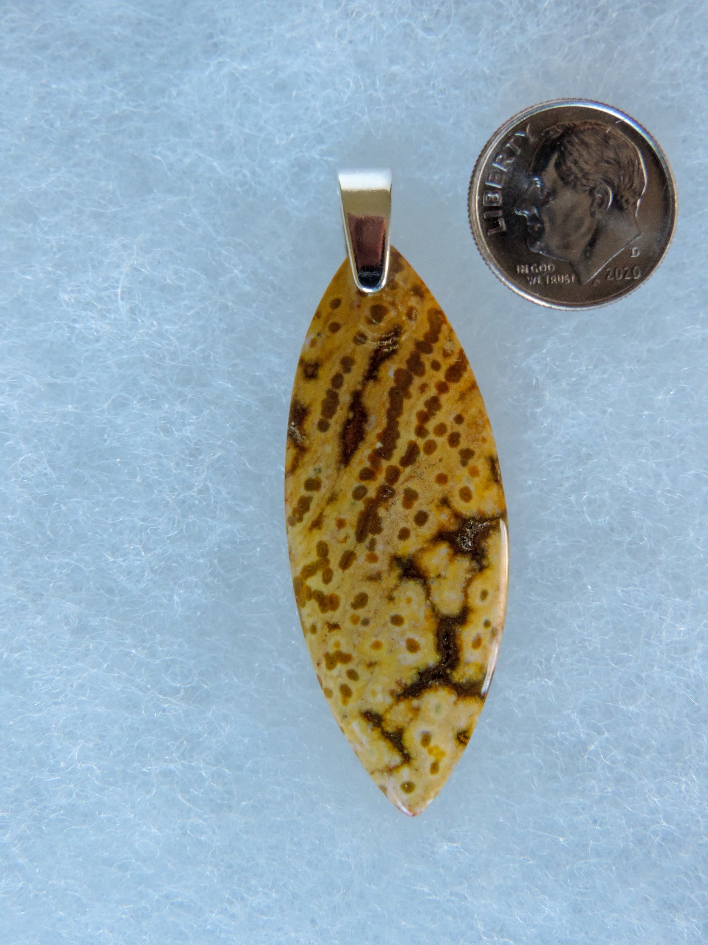 This stone is a natural color, no dyes or heat treatment have been used. It was photographed without filters in natural light; however, slight color variations may occur due to digitization. Natural stones can have nooks and crannies, inclusions or small cracks, these distinguishing features lend character to the piece.