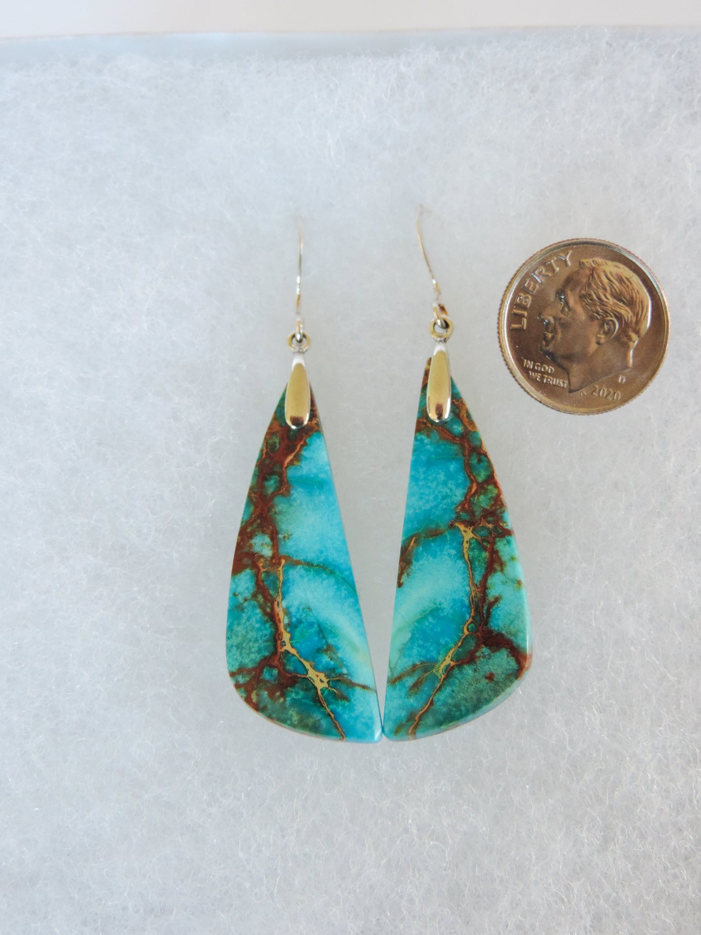 This stone is a natural color, no dyes or heat treatment have been used. It was photographed without filters in natural light; however, slight color variations may occur due to digitization. Natural stones can have nooks and crannies, inclusions or small cracks, these distinguishing features lend character to the piece.