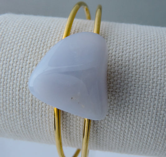 Montana’s landscape is an abundant resource for precious and semi-precious stones.  One of the semi-precious stones, Madison Blue Agate, is featured in this jewelry piece.The translucent blue agate and its spectacular color variations have an alluring effect, many people find the stone naturally relaxing.  Original and unique in design, each piece is hand crafted by lapidary artists in Montana.