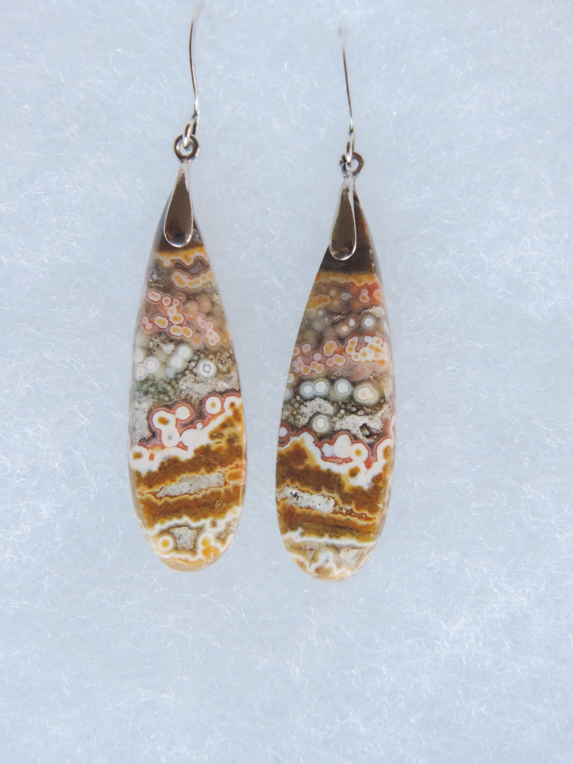 This stone is a natural color, no dyes or heat treatment have been used.  It was photographed without filters in natural light; however, slight color variations may occur due to digitization.  Natural stones can have nooks and crannies, inclusions or small cracks, these distinguishing features lend character to the piece.