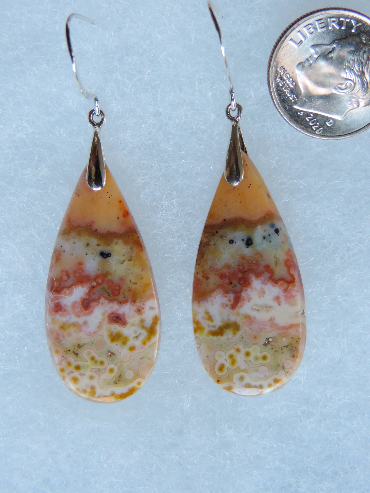 This stone is a natural color, no dyes or heat treatment have been used. It was photographed without filters in natural light; however, slight color variations may occur due to digitization. Natural stones can have nooks and crannies, inclusions or small cracks, these distinguishing features lend character to the piece. Your purchased items will be shipped