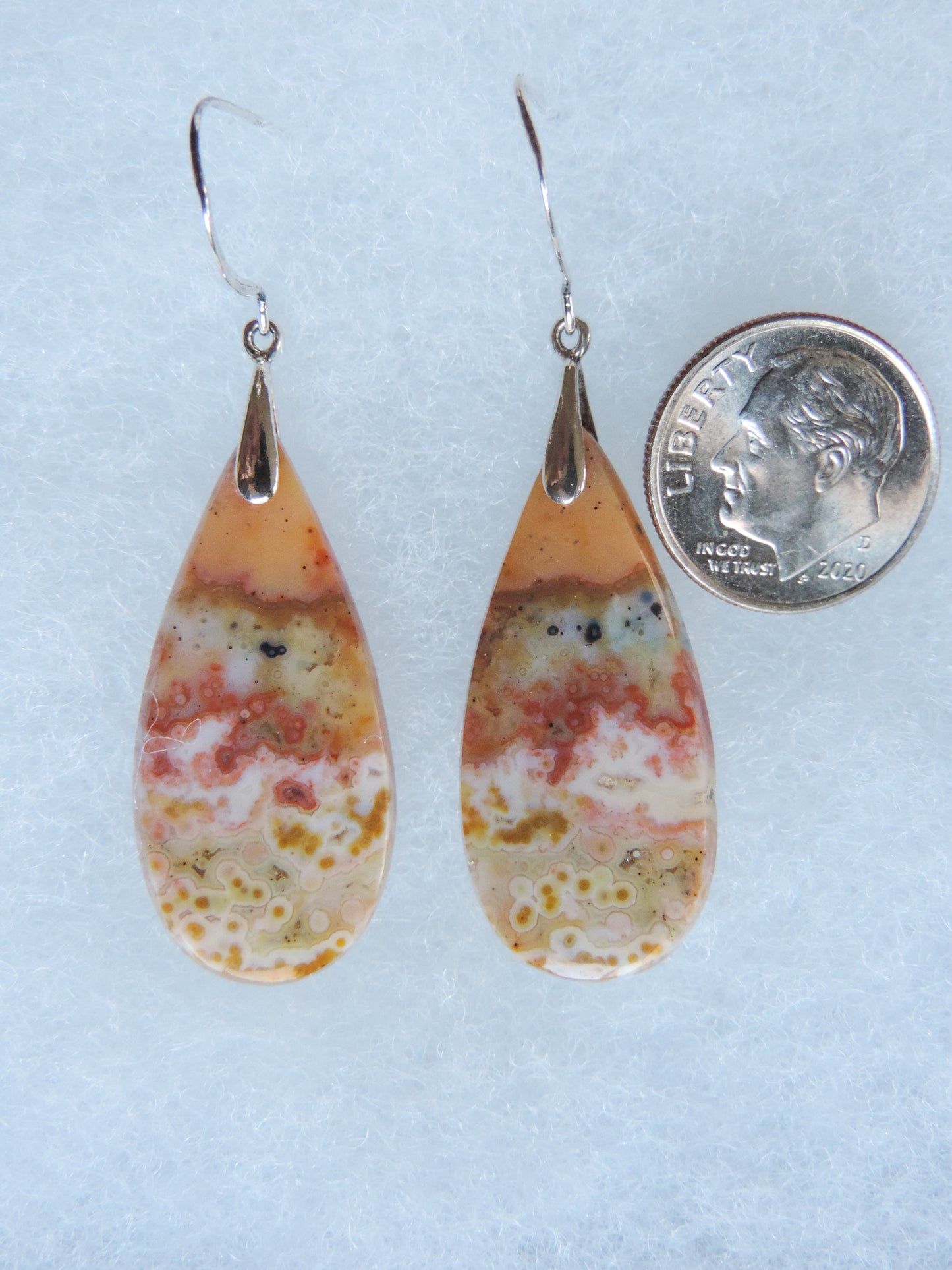 This stone is a natural color, no dyes or heat treatment have been used. It was photographed without filters in natural light; however, slight color variations may occur due to digitization. Natural stones can have nooks and crannies, inclusions or small cracks, these distinguishing features lend character to the piece.