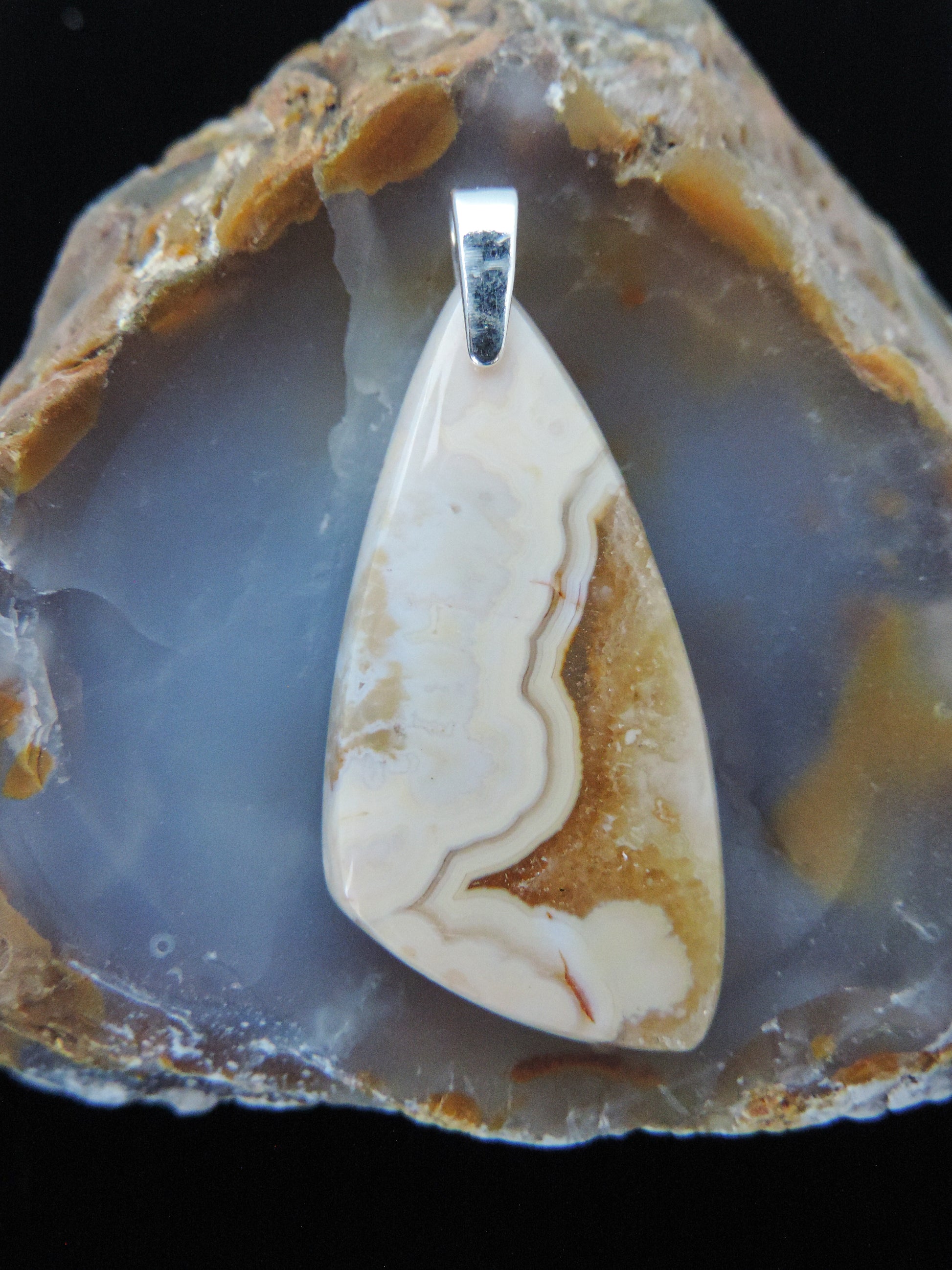 Brown Lace Agate pendant from West Sumatra.