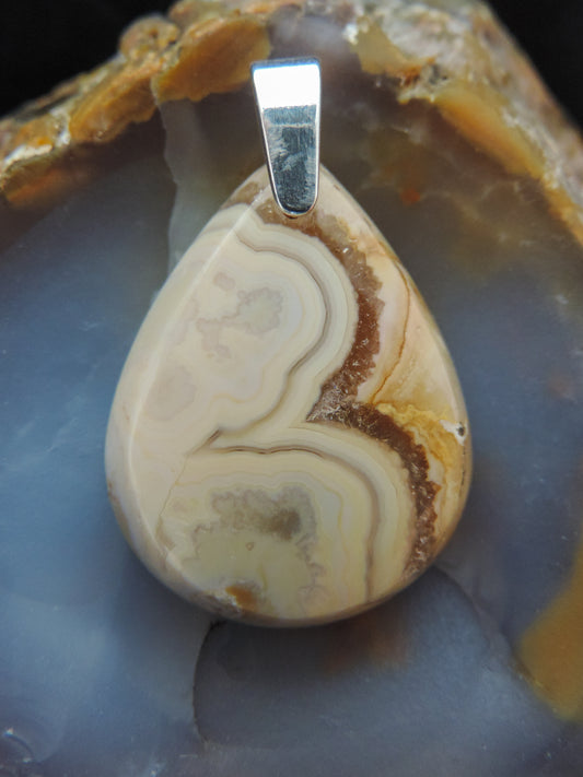 Brown Lace Agate & Sterling Silver Pendant.  Brown Lace Agate from West Sumatra.